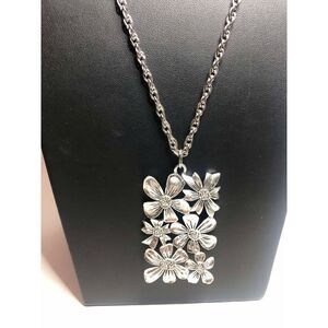 2574 Vintage JJ Jonette Silver Tone Flower Pendant Chain Necklace 24'L